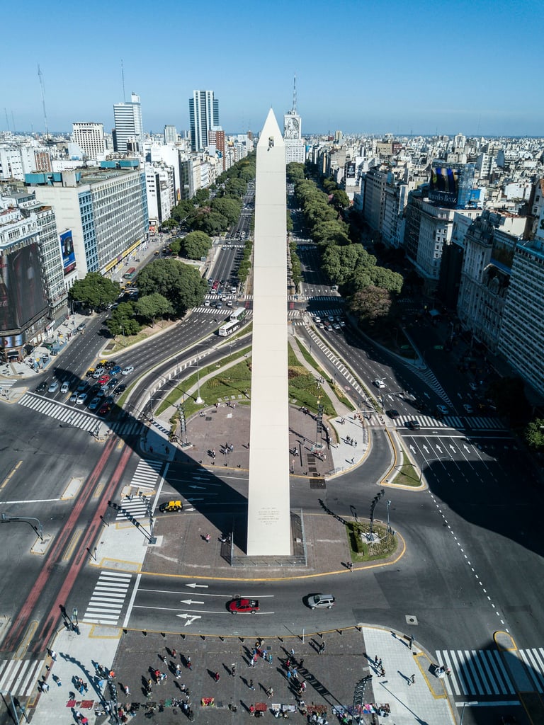 Requisitos locales: qué fija la ley y qué añade la práctica